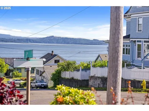 719 6th Street Astoria OR 97103
