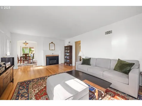 719 6th Street Astoria OR 97103