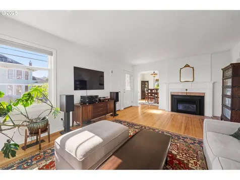 719 6th Street Astoria OR 97103