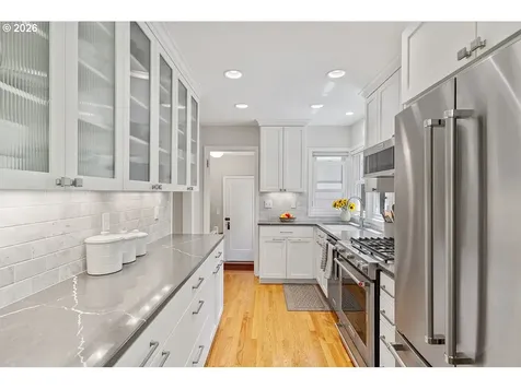 8175 SW Fairway Drive Portland OR 97225