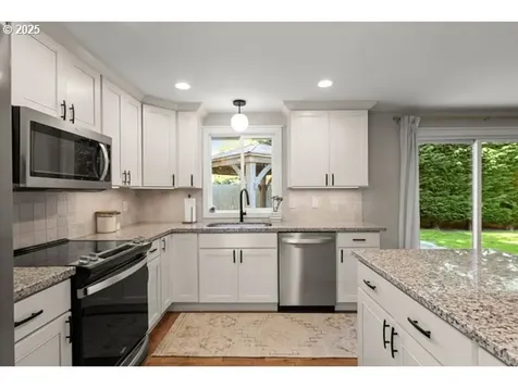 2525 SW 200th Court Beaverton OR 97003