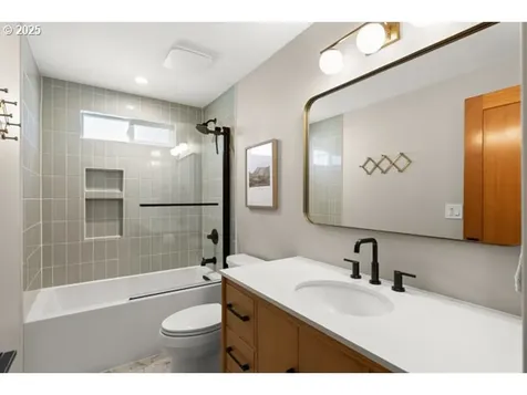 2525 SW 200th Court Beaverton OR 97003