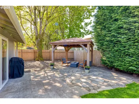 2525 SW 200th Court Beaverton OR 97003
