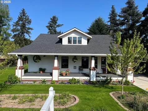 1638 N 2nd Avenue Kelso WA 98626