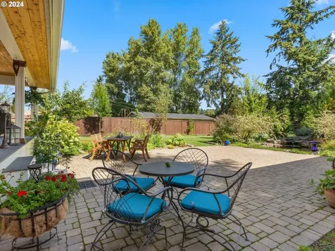 1638 N 2nd Avenue Kelso WA 98626
