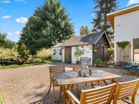 1638 N 2nd Avenue Kelso WA 98626