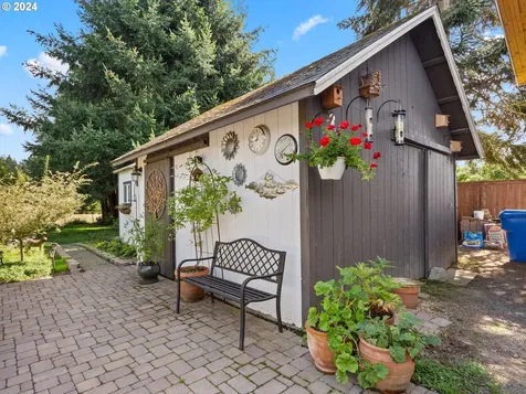 1638 N 2nd Avenue Kelso WA 98626