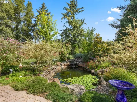 1638 N 2nd Avenue Kelso WA 98626