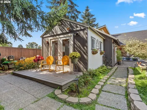 1638 N 2nd Avenue Kelso WA 98626