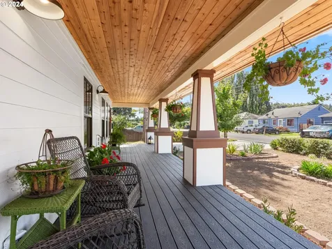 1638 N 2nd Avenue Kelso WA 98626