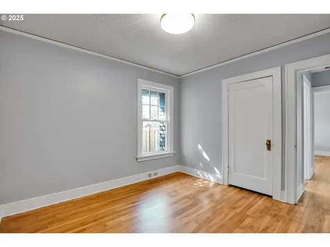 6334 N Omaha Avenue Portland OR 97217