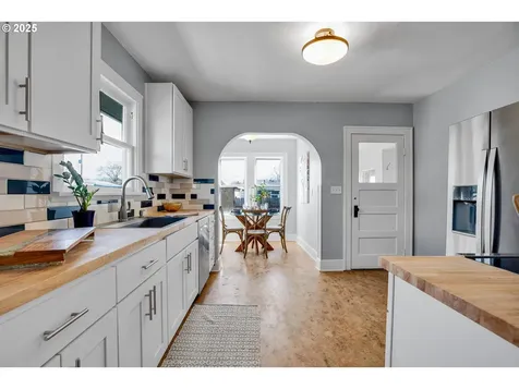 6334 N Omaha Avenue Portland OR 97217