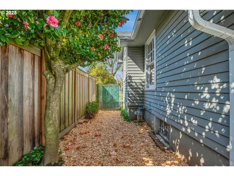 6334 N Omaha Avenue Portland OR 97217