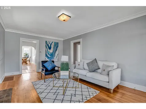 6334 N Omaha Avenue Portland OR 97217