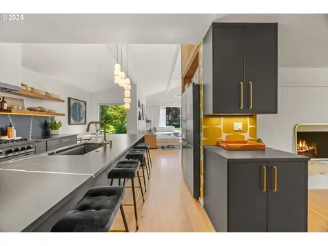 6585 SW 89th Place Portland OR 97223