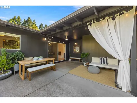 6585 SW 89th Place Portland OR 97223