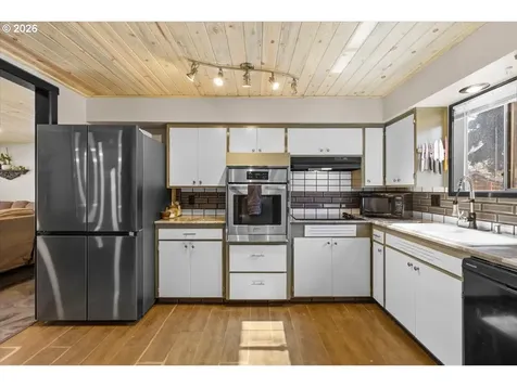 1408 Siskiyou Boulevard Medford OR 97504