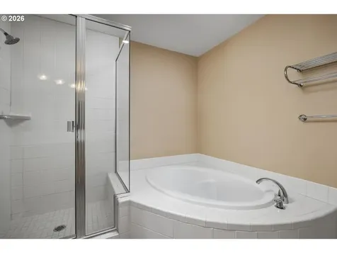 4884 NW Promenade Terrace Portland OR 97229