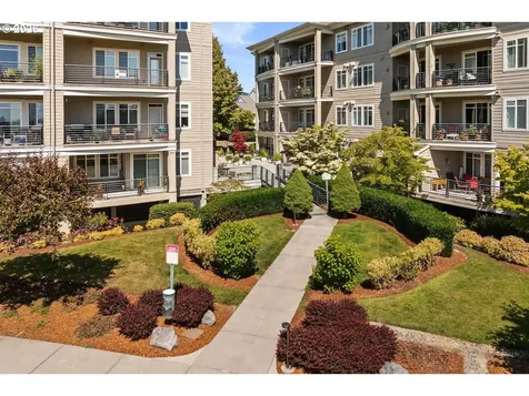 4884 NW Promenade Terrace Portland OR 97229