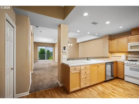 4884 NW Promenade Terrace Portland OR 97229