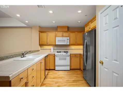 4884 NW Promenade Terrace Portland OR 97229