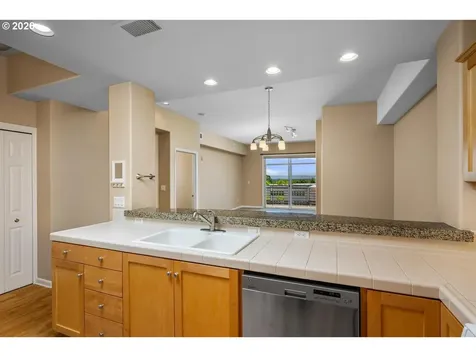 4884 NW Promenade Terrace Portland OR 97229