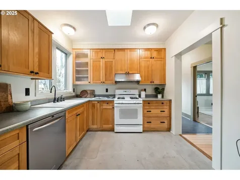 235 NE Jefferson Street Hillsboro OR 97124
