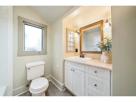 235 NE Jefferson Street Hillsboro OR 97124