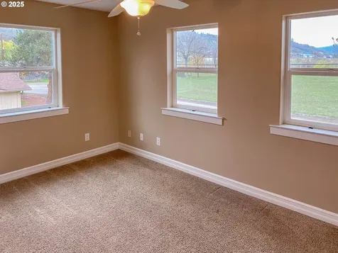 3133 NE Douglas Avenue Roseburg OR 97470