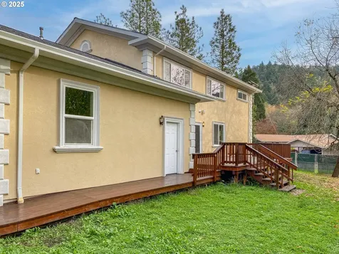 3133 NE Douglas Avenue Roseburg OR 97470