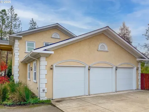 3133 NE Douglas Avenue Roseburg OR 97470