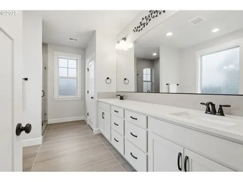 11936 Skellenger Way Oregon City OR 97045