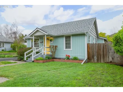 739 W Wharton Street Roseburg OR 97471