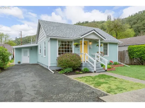 739 W Wharton Street Roseburg OR 97471
