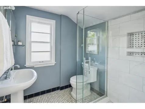 2424 NE 21st Avenue Portland OR 97212