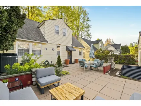 2424 NE 21st Avenue Portland OR 97212