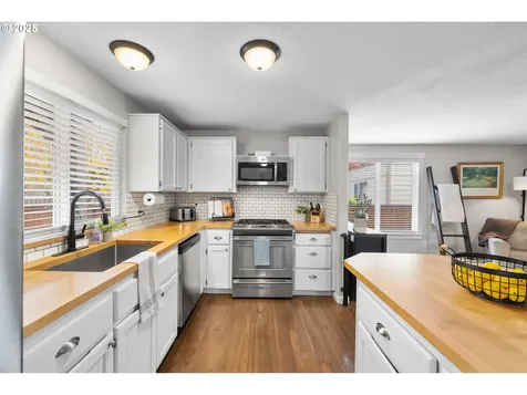 17704 SE 23rd Street Vancouver WA 98683