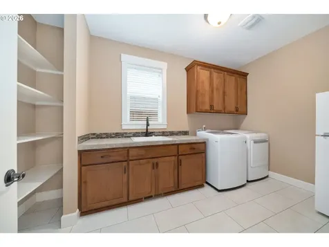 787 E Roosevelt Street Carlton OR 97111