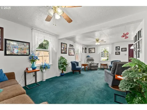 261 Pine Street Sutherlin OR 97479