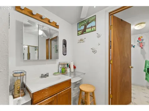 261 Pine Street Sutherlin OR 97479