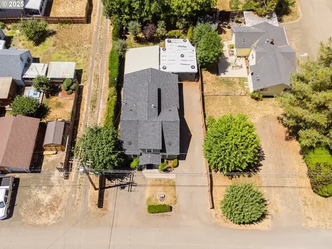 261 Pine Street Sutherlin OR 97479