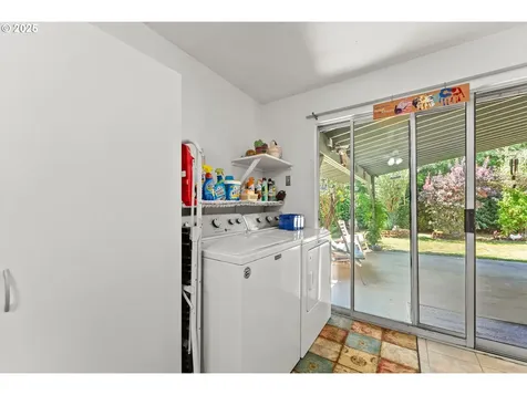 261 Pine Street Sutherlin OR 97479