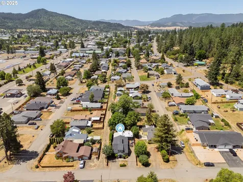 261 Pine Street Sutherlin OR 97479
