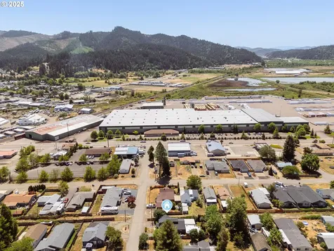 261 Pine Street Sutherlin OR 97479