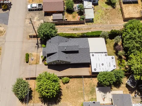 261 Pine Street Sutherlin OR 97479