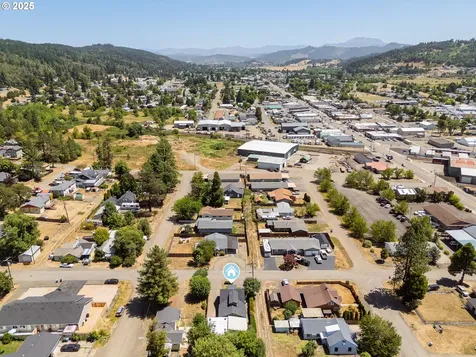 261 Pine Street Sutherlin OR 97479