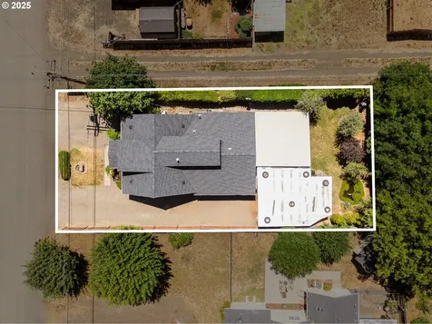 261 Pine Street Sutherlin OR 97479