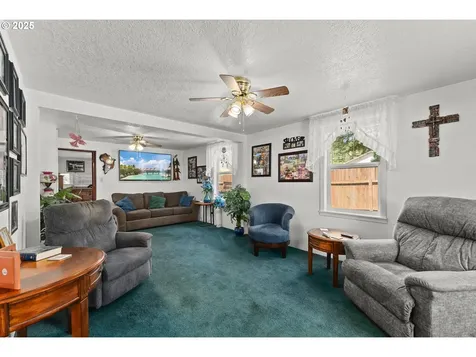 261 Pine Street Sutherlin OR 97479