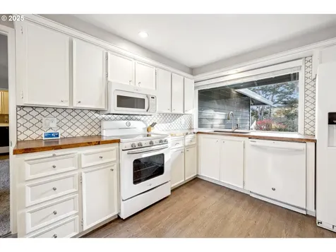 15735 SW Springfield Lane Beaverton OR 97007