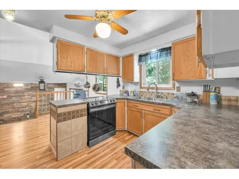 7650 Old Pacific Highway N Castle Rock WA 98611